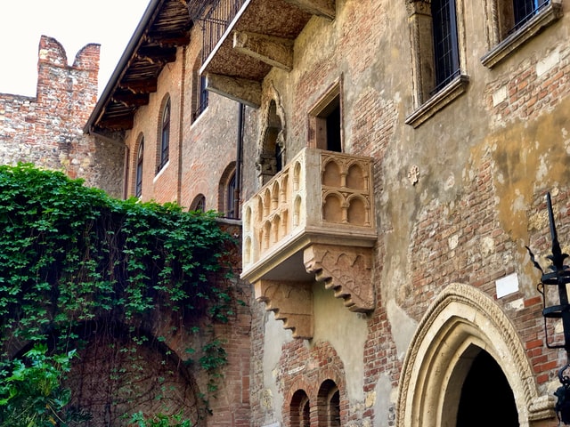 Why were Romeo and Juliet set in Verona?